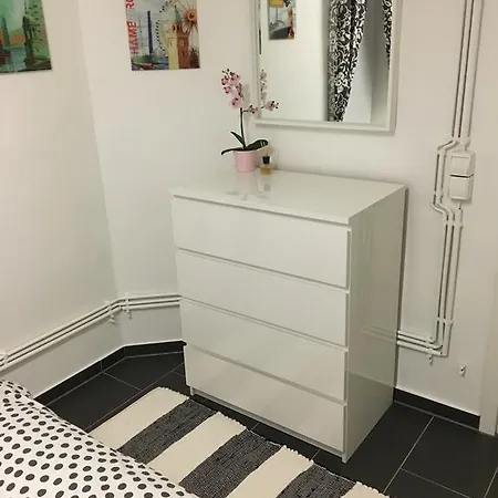 Souterrain Apartment *