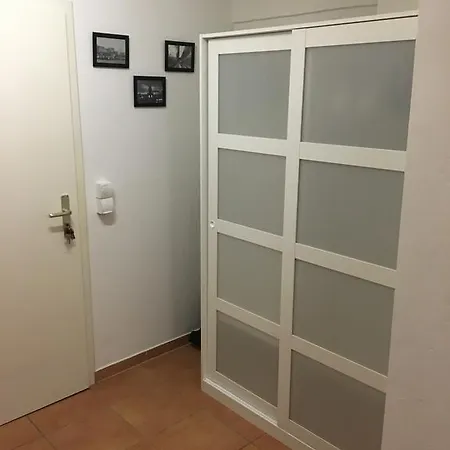 Souterrain Apartment *