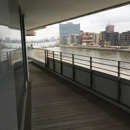 Deluxe Marco Polo Tower * Hamburg