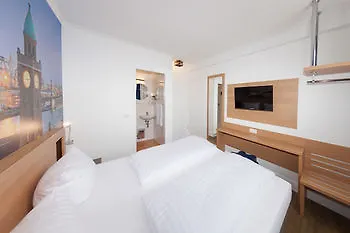 Hotel West
