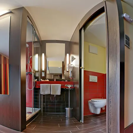 Western Plaza Hotel 4*