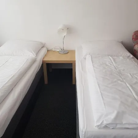 Wandsbek Hotel *