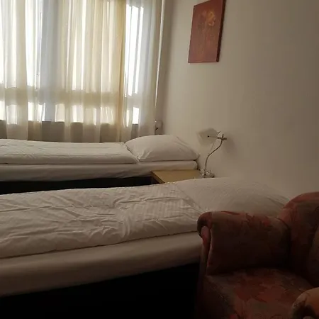 Wandsbek Hotel *