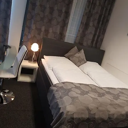 Wandsbek Hotel *
