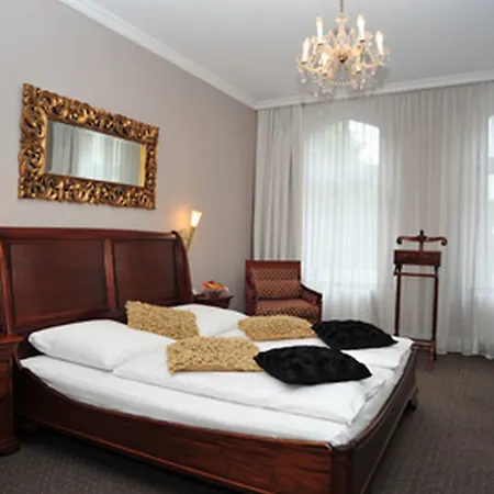 Commodore Hotel 3*