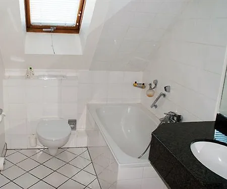 Hotel Entree Gross Borstel Garni 3*