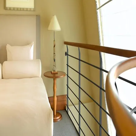 Conrad 5*