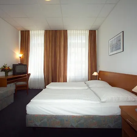 Lumen Am Hauptbahnhof Hotel 3*