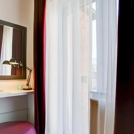 Hotel West 3*