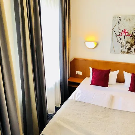 Condor 3* Hamburk