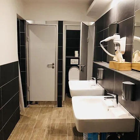 Mac Hostel *