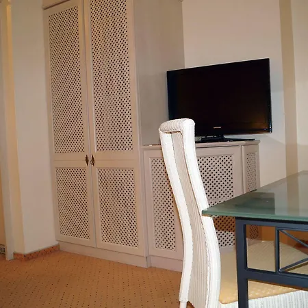 Entree Gross Borstel Garni Hotel 3*