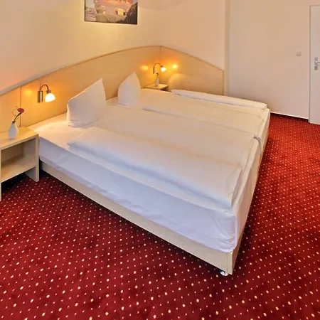 Hotel Plaza Moorfleet 3*