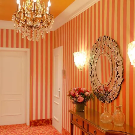 Hotell House 4*