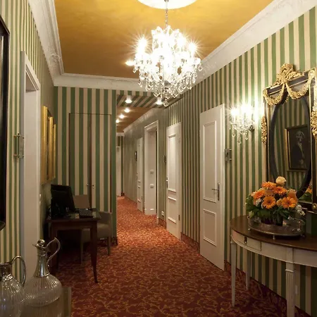 Hotell House 4*