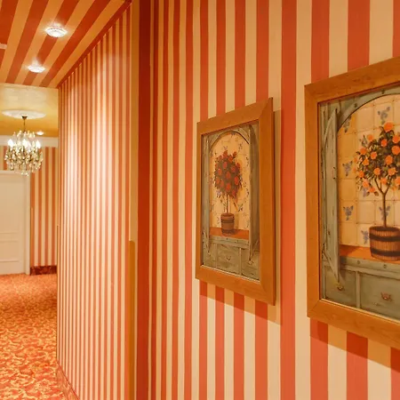 House Hotel 4*