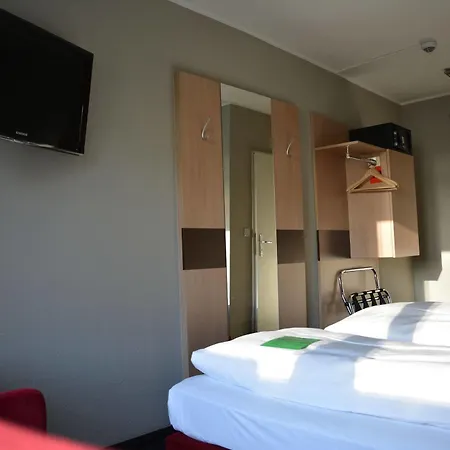 艾姆罗泽巴姆酒店 3*