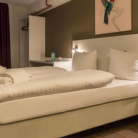 Hotel West