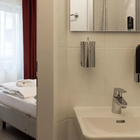 Hotel West 3*