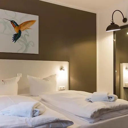 Hotel West 3*