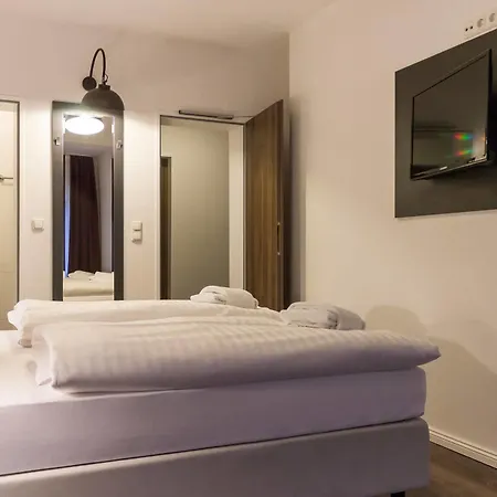 Hotel West 3*
