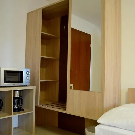Hana Hotel 2*
