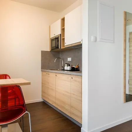 Signature East 3*