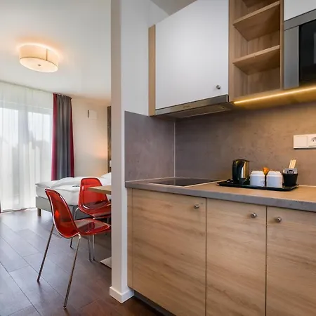 Signature East 3*