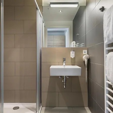 Signature East Aparthotel 3*