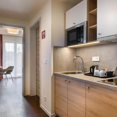 Signature East 3*
