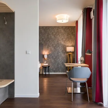 Signature East Aparthotel 3*