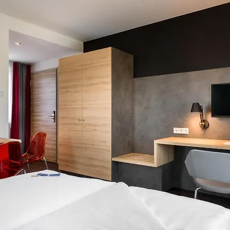 Aparthotel Signature East