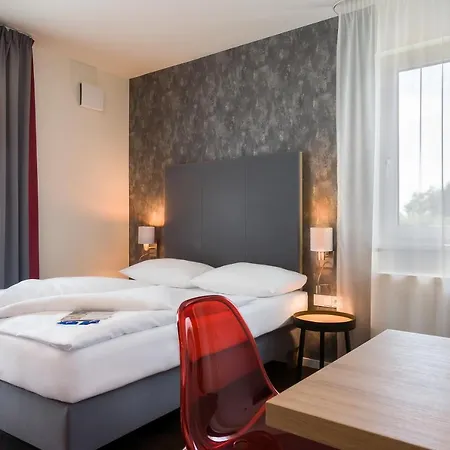 Signature East 3*