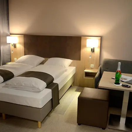 Hana Hotel 2*