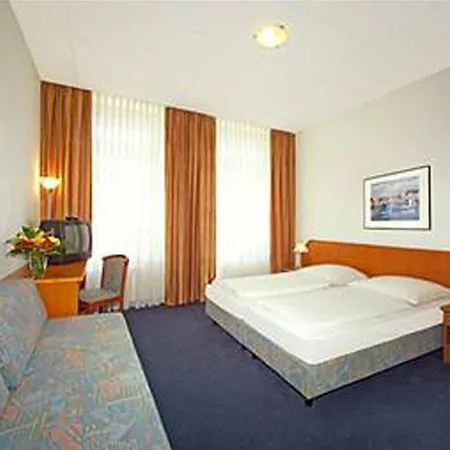 Lumen Am Hauptbahnhof Hotel 3*