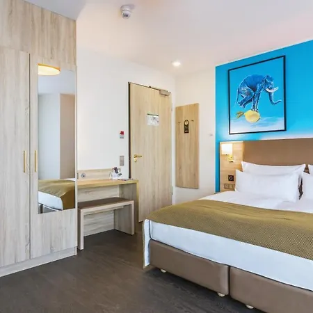 Stay! Boardinghouse Hotel