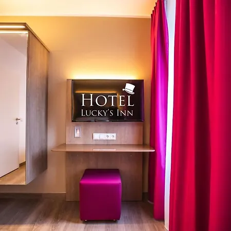 Luckys Hotel