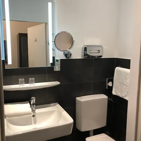 Hotel Wagner Im Dammtorpalais 3*