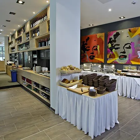 Hotel Western Plaza