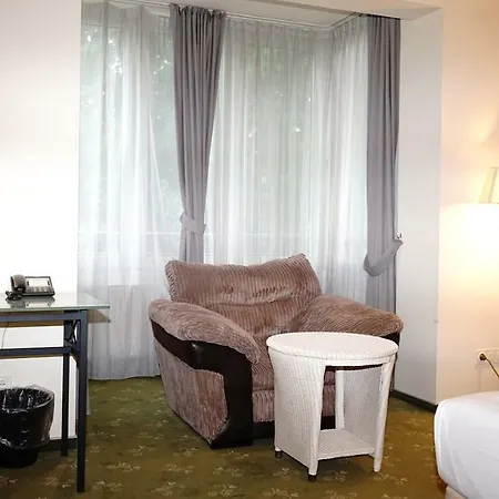 Hotel Entree Gross Borstel Garni 3*