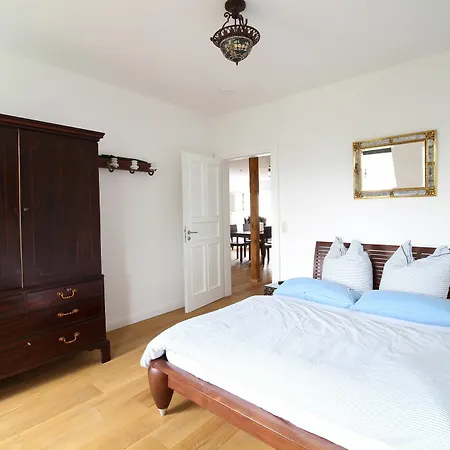 Exclusive Station Apartment