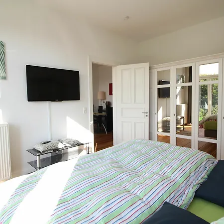 Exclusive Station Apartment *