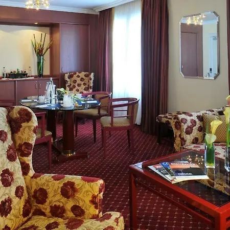 Courtyard By Marriott Airport Otel Hamburg