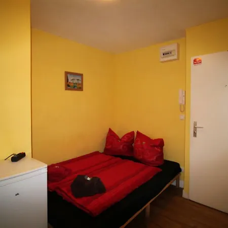Guest house Sleep In St. Pauli 3*