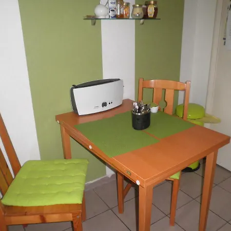Hh-schnelsen Homestay