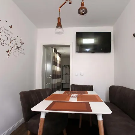 Ellena`s Am Uke Apartment Hamburg