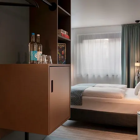 מלון Pierdrei Hafencity 4*
