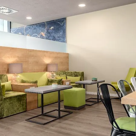 Hotel Super 8 By Wyndham Mitte