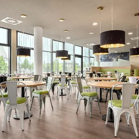 Super 8 By Wyndham Mitte 3*