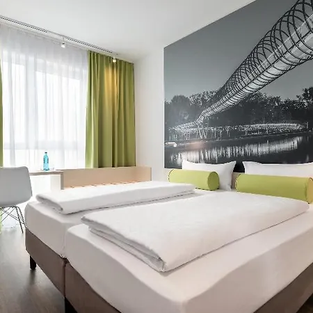 Super 8 By Wyndham Mitte Hotel 3*